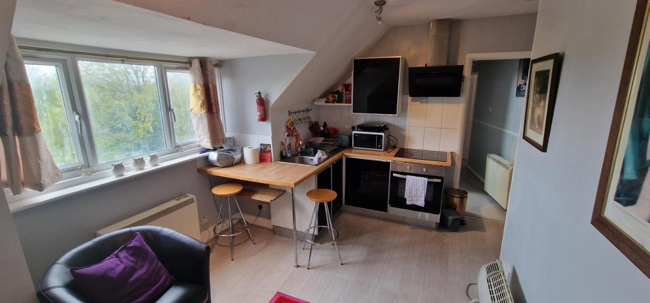 Cosy 2 Bedroom Flat - Sleeps 6 People - Close To Lewisham Dlr/Train Station ลอนดอน ภายนอก รูปภาพ