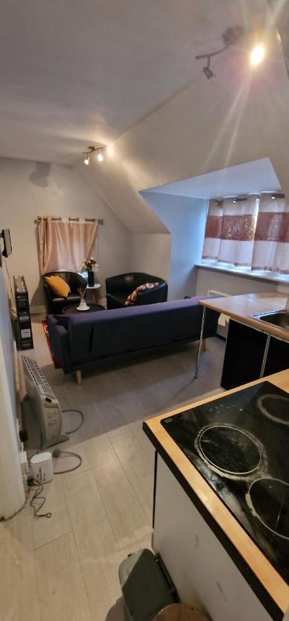 Cosy 2 Bedroom Flat - Sleeps 6 People - Close To Lewisham Dlr/Train Station ลอนดอน ภายนอก รูปภาพ