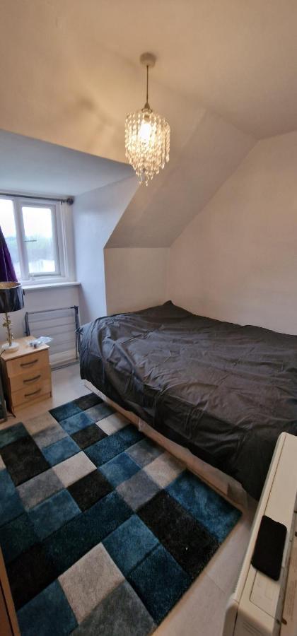 Cosy 2 Bedroom Flat - Sleeps 6 People - Close To Lewisham Dlr/Train Station ลอนดอน ภายนอก รูปภาพ